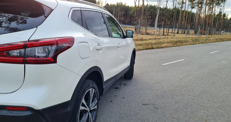 Nissan Qashqai cena 66500 przebieg: 141000, rok produkcji 2017 z Rzeszów małe 56